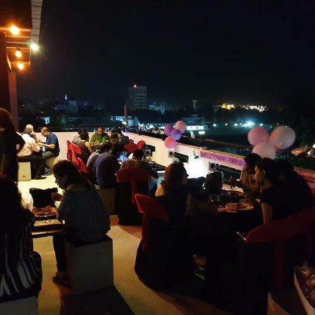 Beverly Hills Hotel Dehiwala-Mount Lavinia Bagian luar foto