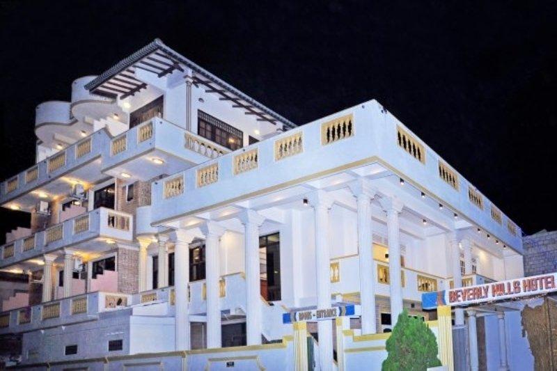 Beverly Hills Hotel Dehiwala-Mount Lavinia Bagian luar foto