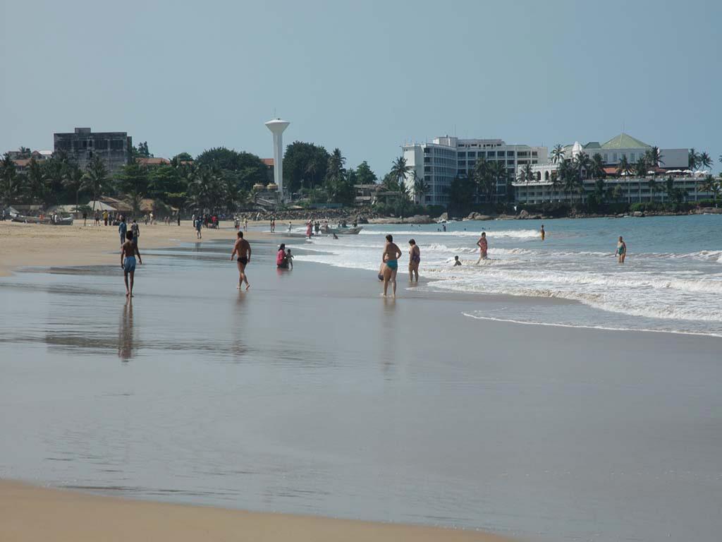 Beverly Hills Hotel Dehiwala-Mount Lavinia Bagian luar foto