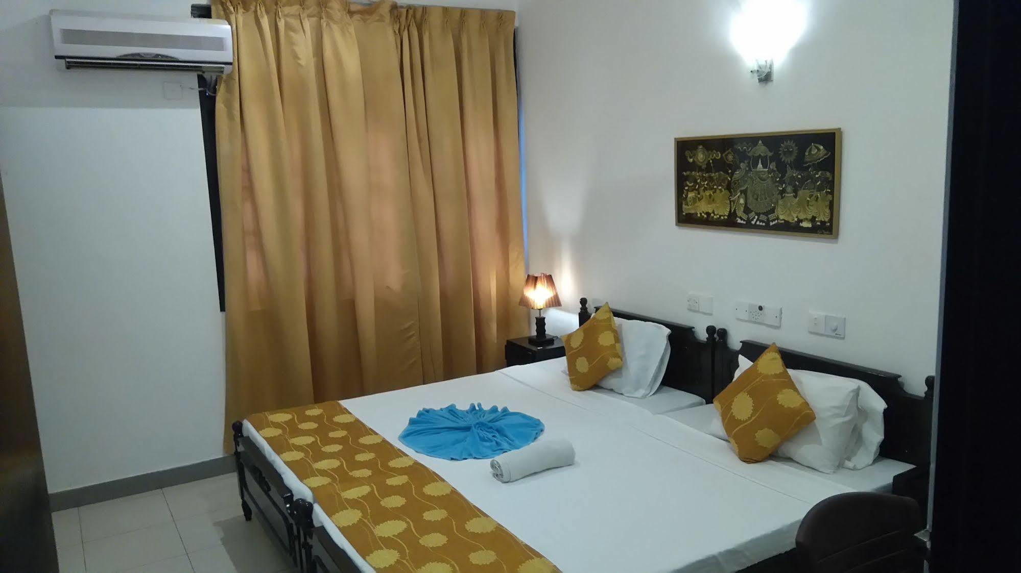 Beverly Hills Hotel Dehiwala-Mount Lavinia Bagian luar foto
